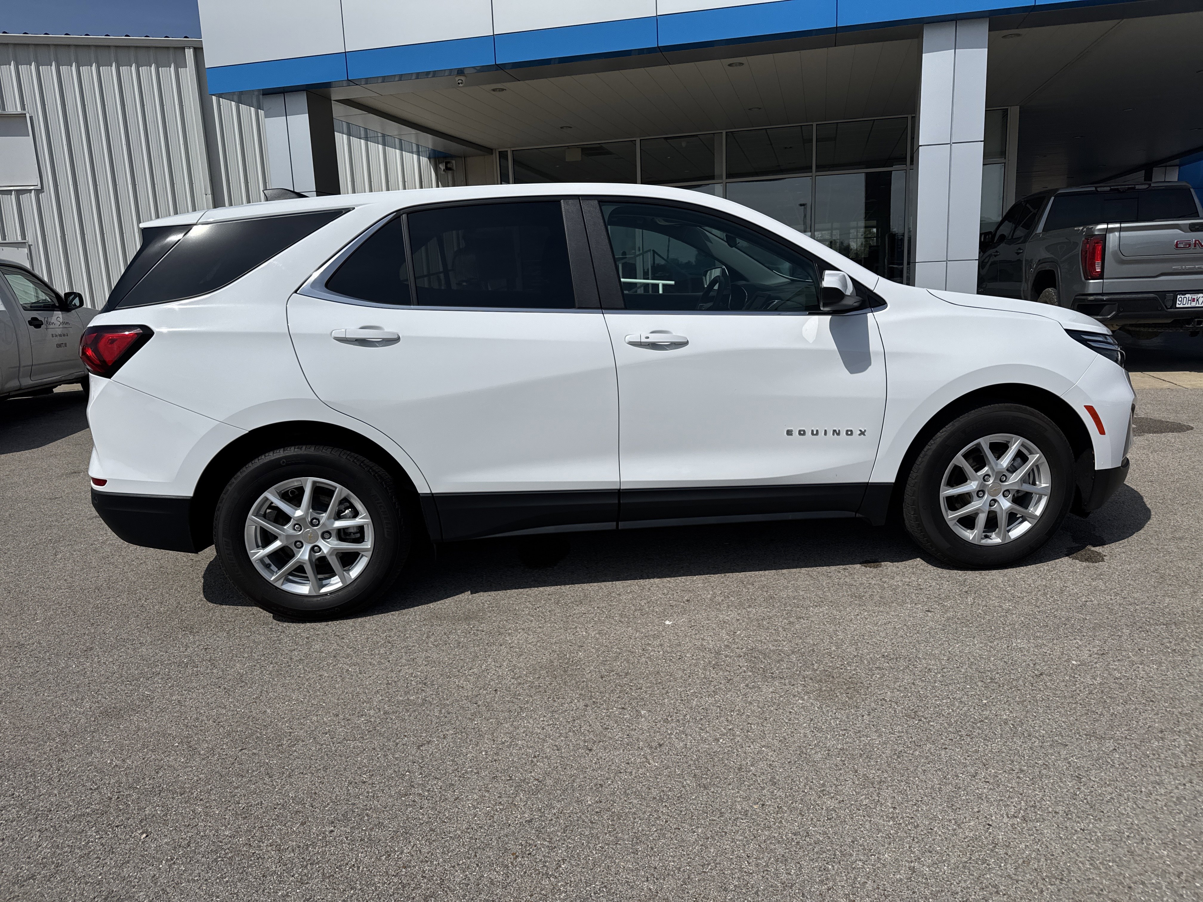 Used 2024 Chevrolet Equinox LT w/ LPO, Floor Liner Package FWD image 2