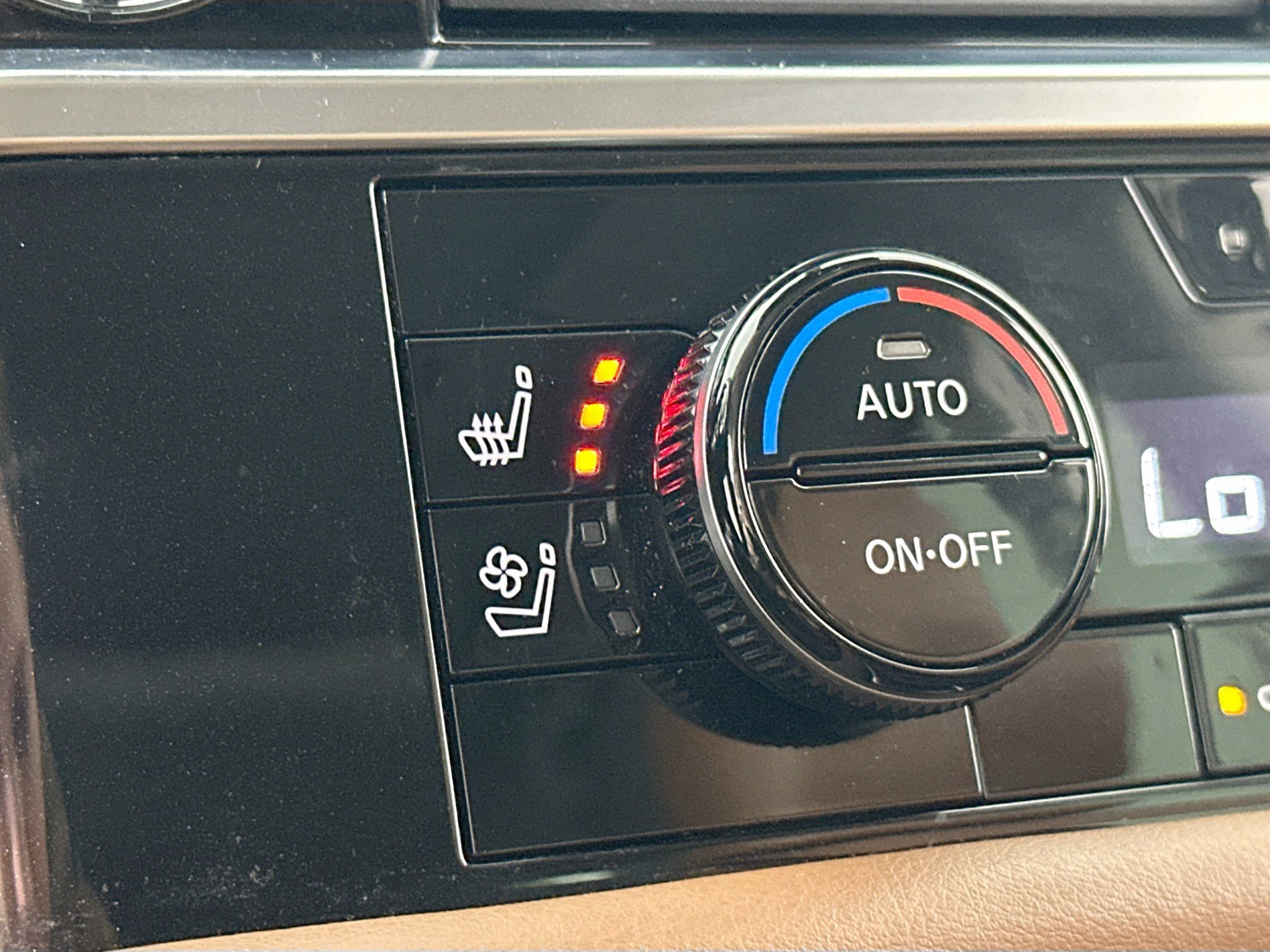 Used 2023 Nissan Pathfinder Platinum image 21