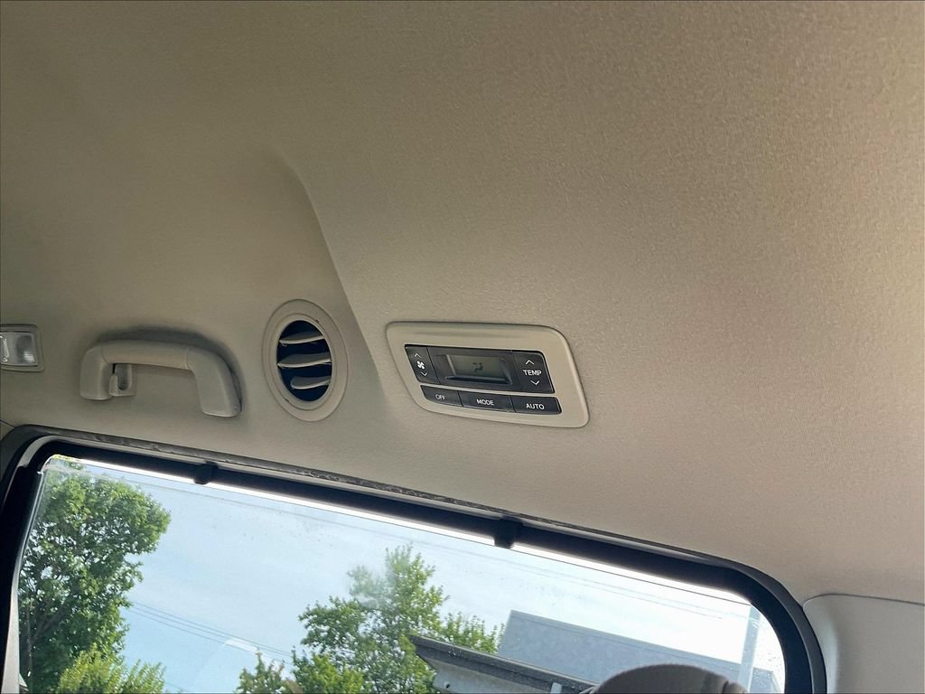 Used 2014 Toyota Sienna XLE FWD image 10