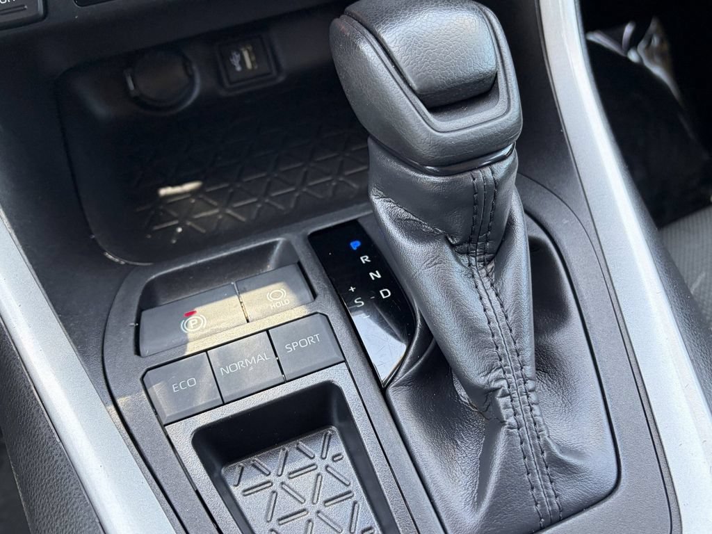 Used 2024 Toyota RAV4 XLE w/ Convenience Package FWD image 32