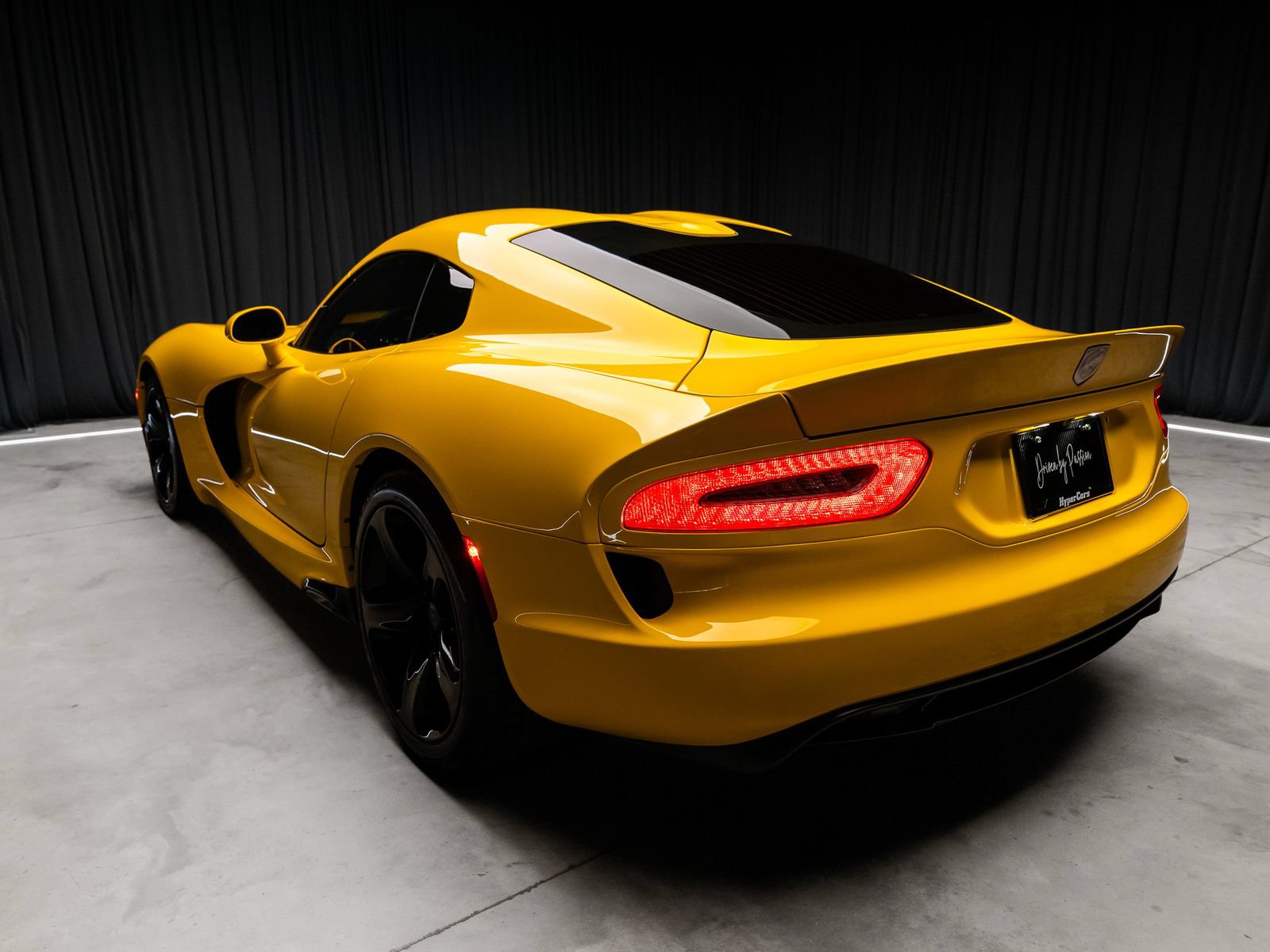 Used 2014 SRT Viper SRT-10 w/ Grand Touring Package RWD image 11