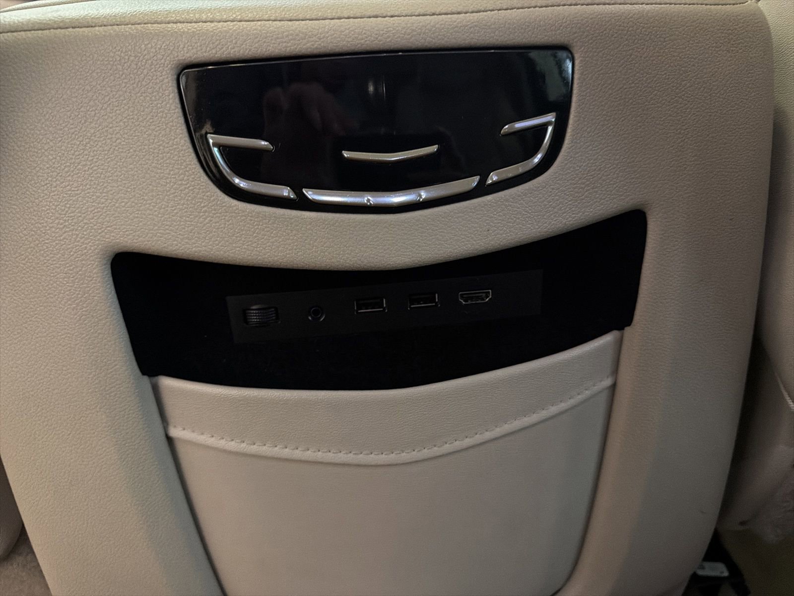 Used 2020 Cadillac Escalade ESV Luxury image 16