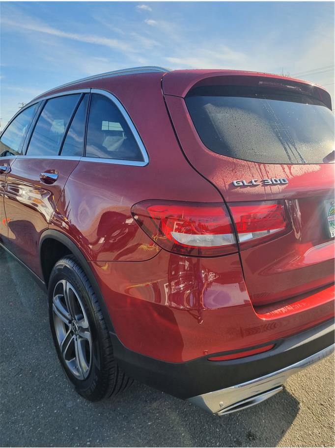 Used 2017 Mercedes-Benz GLC 300 4MATIC image 3
