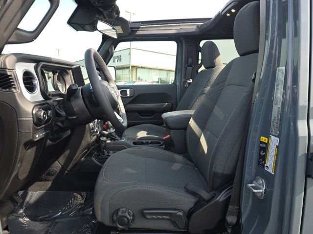 Used 2025 Jeep Wrangler Unlimited Sahara w/ Safety Group image 20