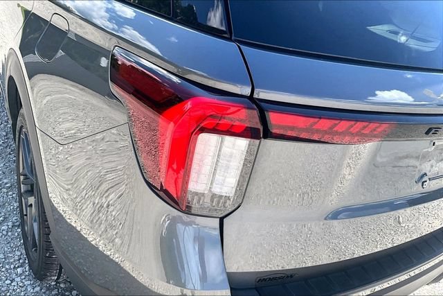 Used 2025 Ford Explorer ST-Line w/ ST-Line Street Pack AWD/4WD image 28