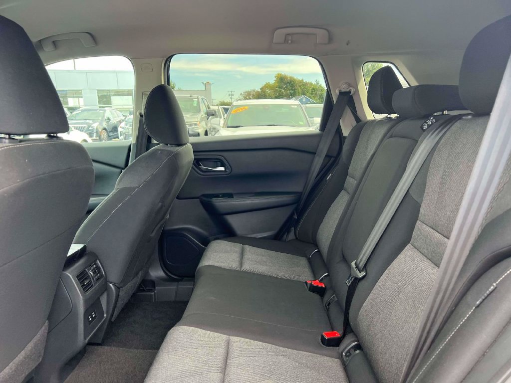 Used 2024 Nissan Rogue SV AWD/4WD image 13