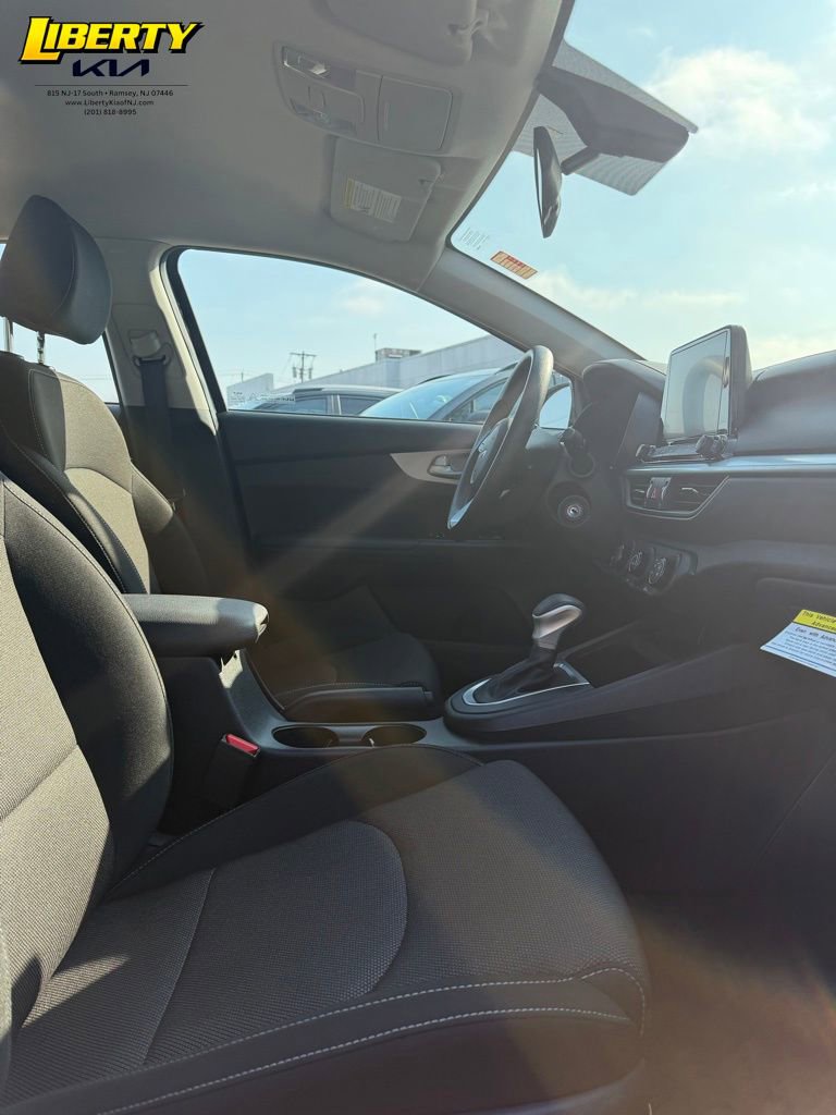 Used 2023 Kia Forte LXS image 9