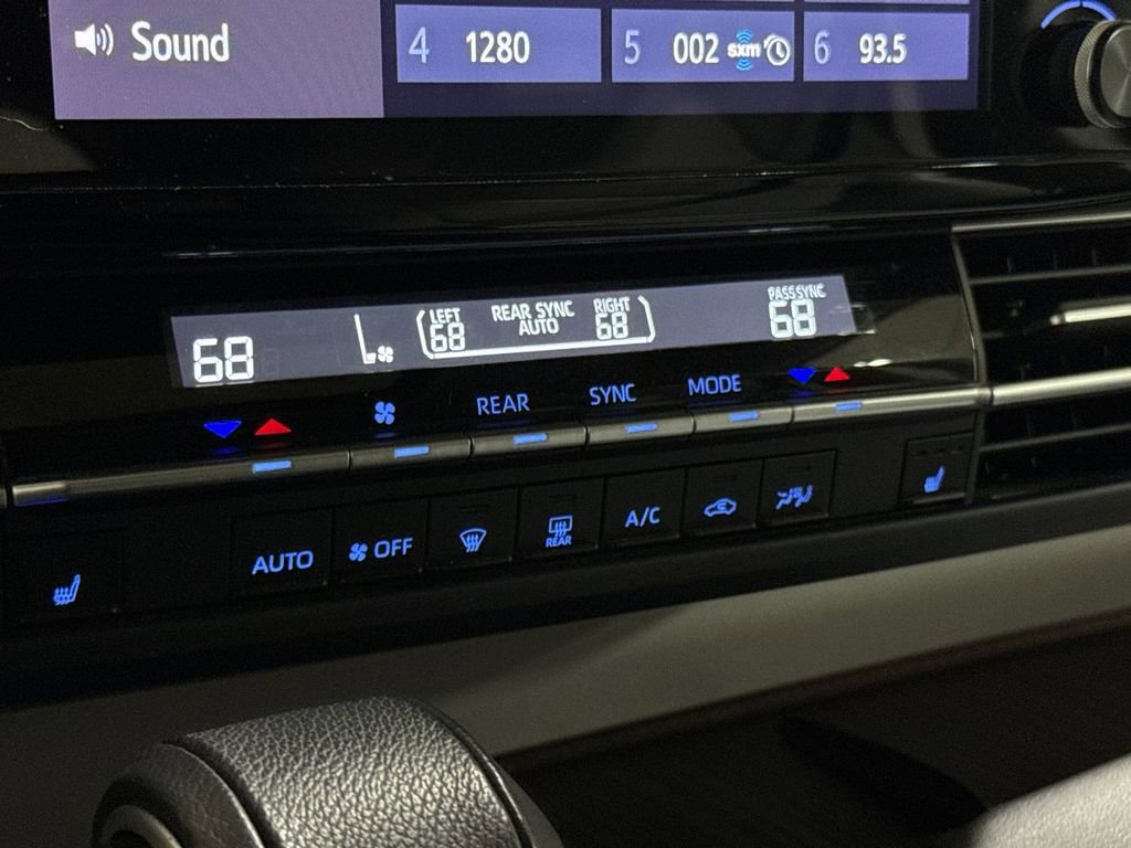 Used 2024 Toyota Sienna XLE image 15