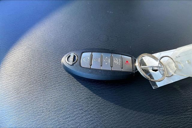 Used 2024 Nissan Armada SL w/ Captain's Chairs Package image 10