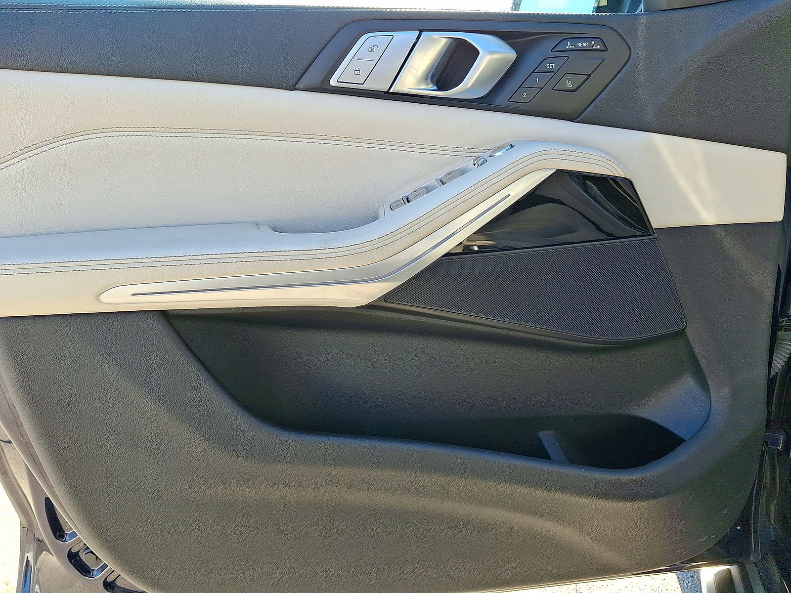 Used 2022 BMW X7 xDrive40i w/ Executive Package image 10