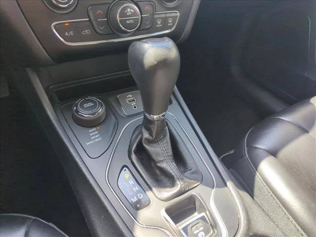 Used 2019 Jeep Cherokee Latitude Plus w/ Comfort/Convenience Group image 7