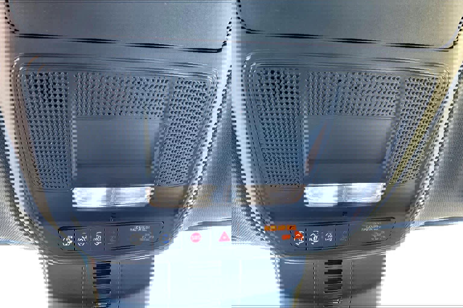 Used 2025 GMC Acadia Elevation image 30