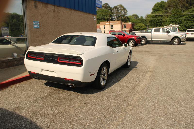 Used 2019 Dodge Challenger SXT RWD image 4