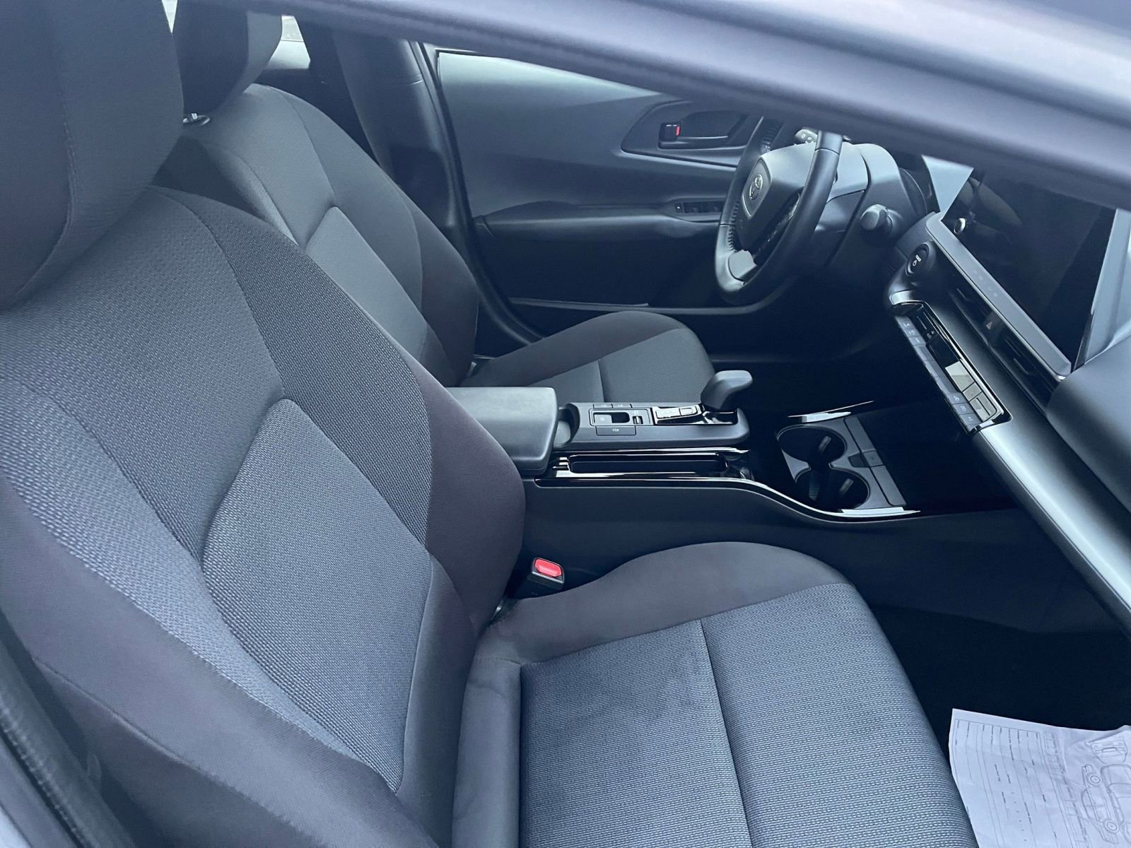 Used 2025 Toyota Prius LE image 36