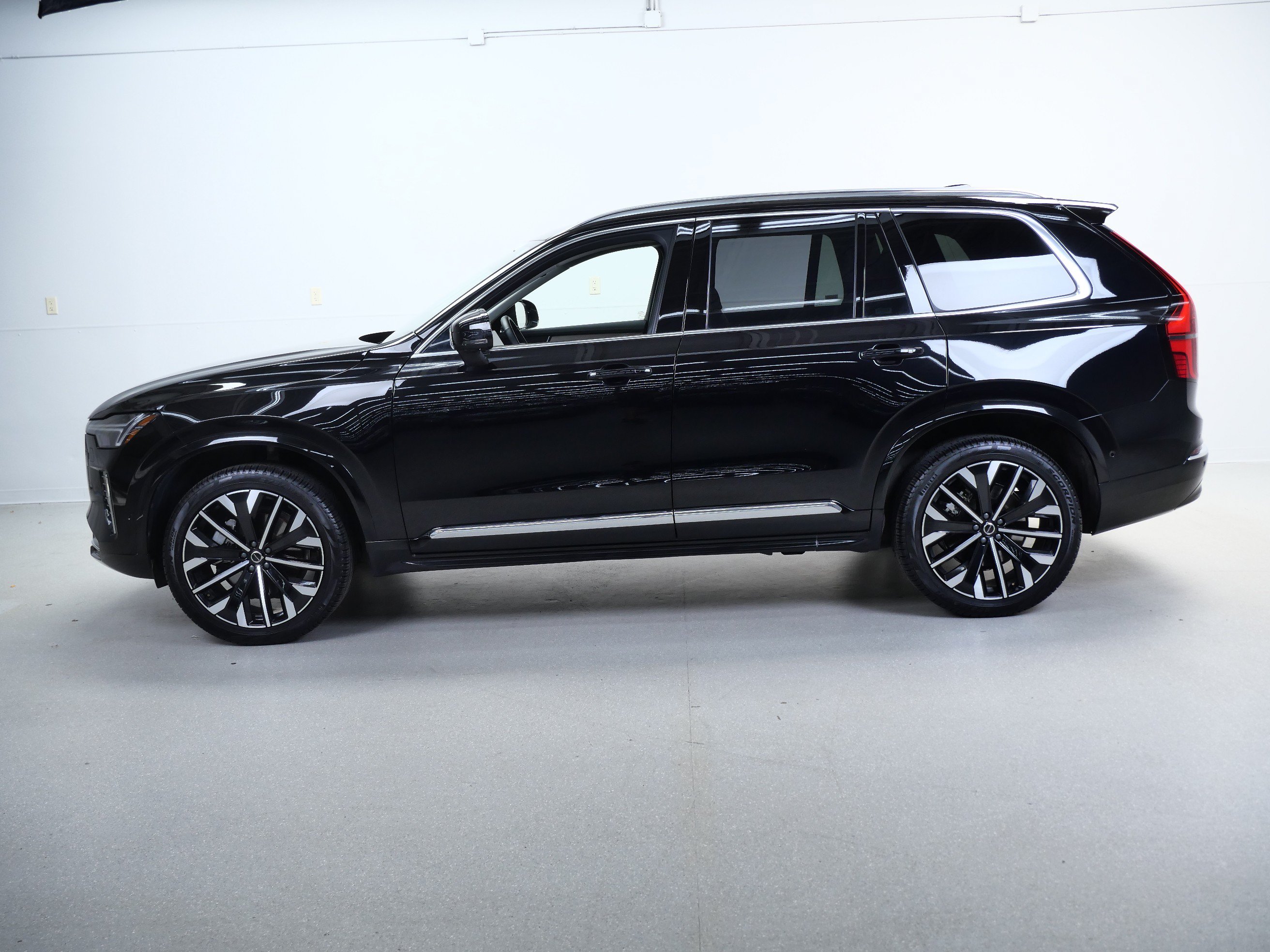 Used 2025 Volvo XC90 B6 Plus AWD/4WD image 10