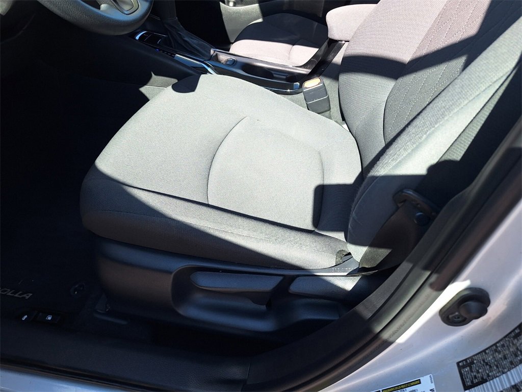 Used 2021 Toyota Corolla LE image 26