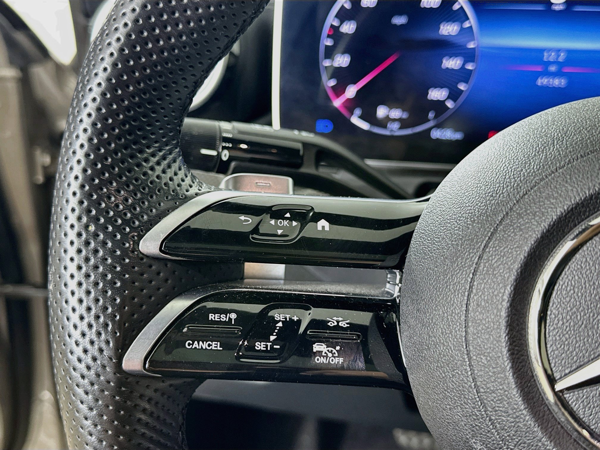 Certified 2023 Mercedes-Benz C 300 4MATIC Sedan image 12