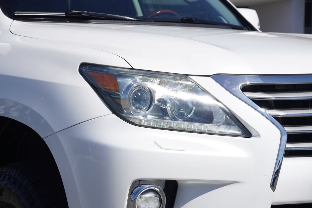 Used 2014 Lexus LX 570 4WD w/ Luxury Package image 11