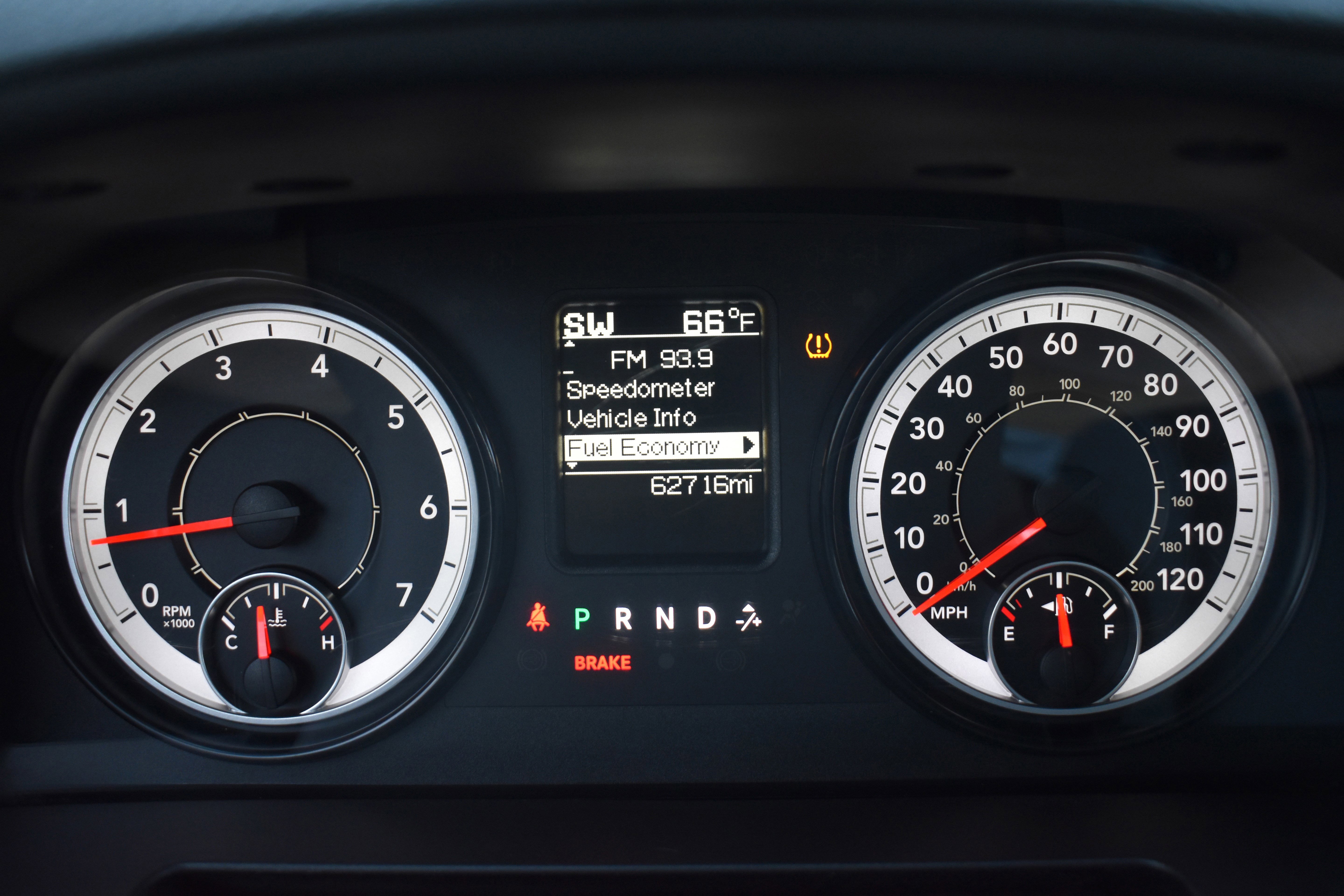 Used 2017 RAM 1500 Express RWD image 23