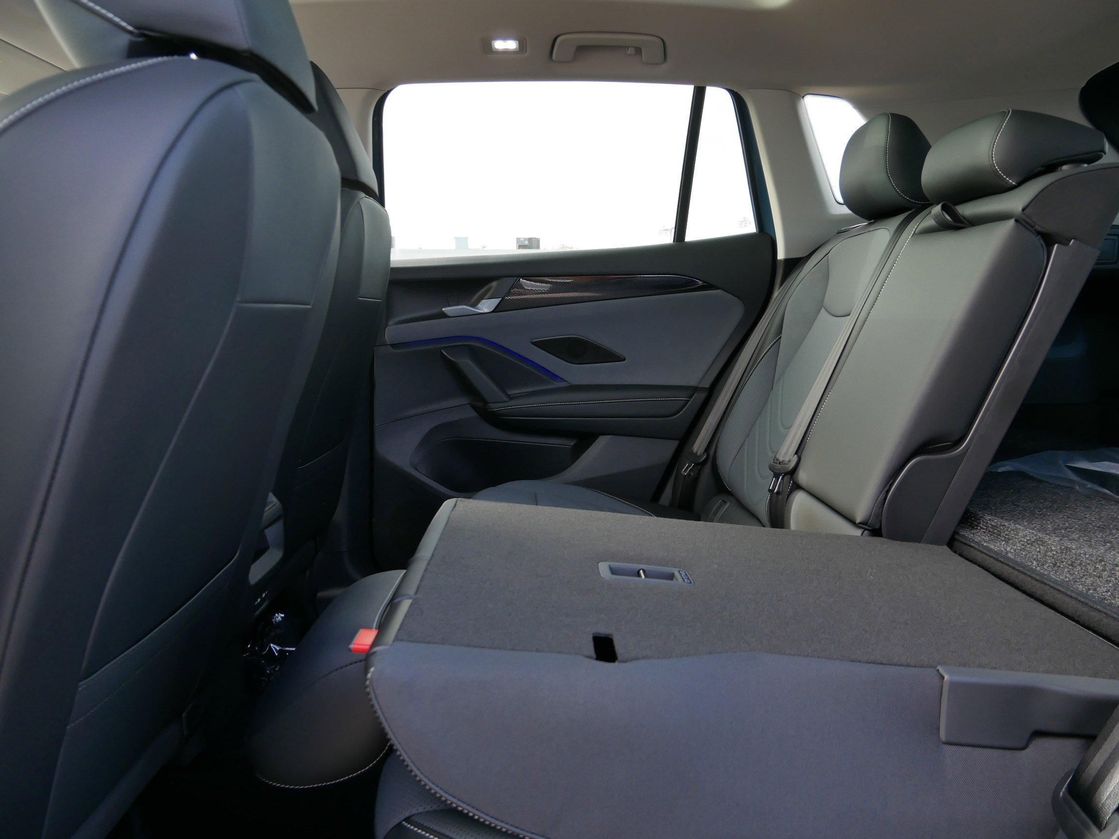 New 2026 Volkswagen Tiguan SE image 5