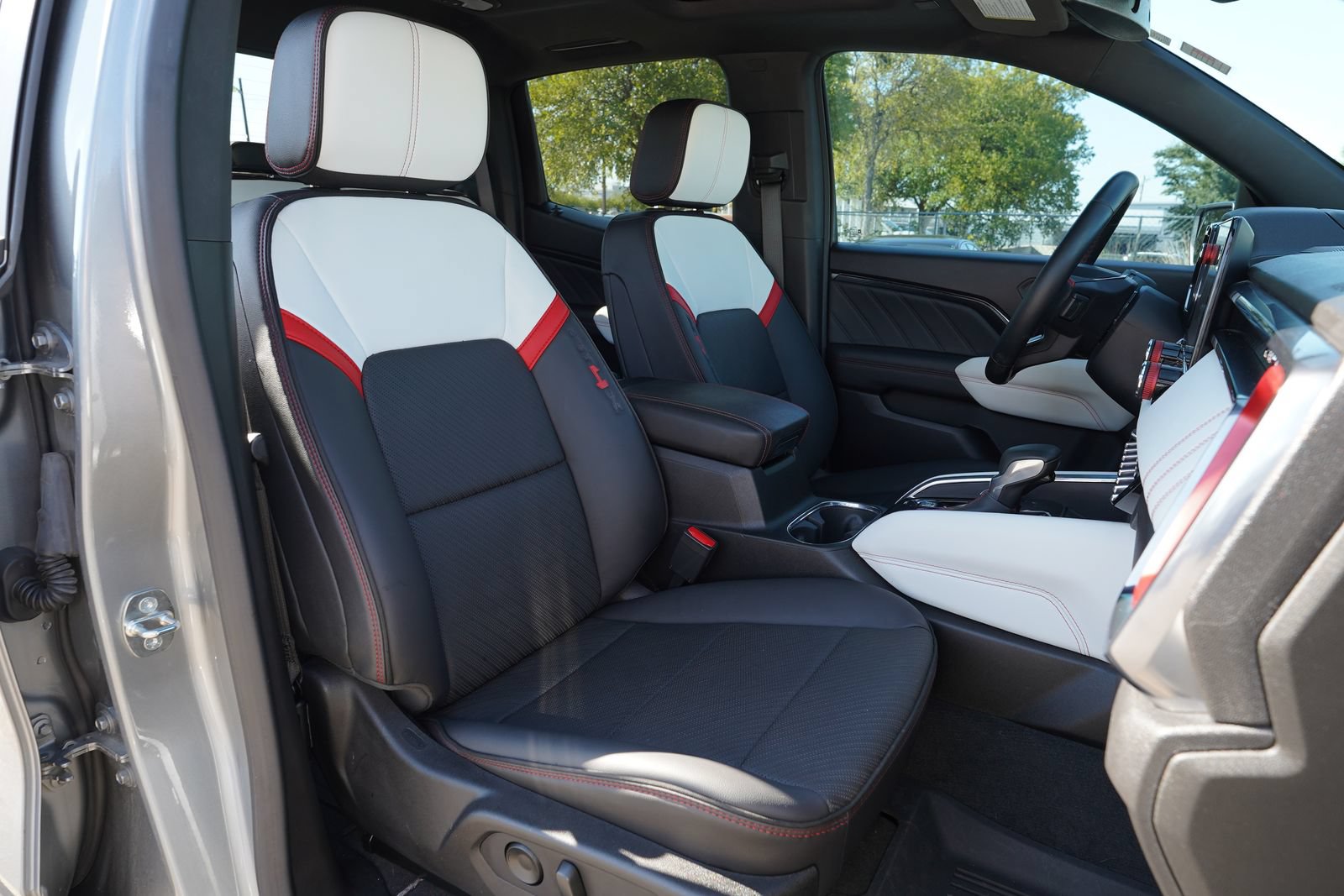Used 2023 GMC Canyon AT4X AWD/4WD image 25