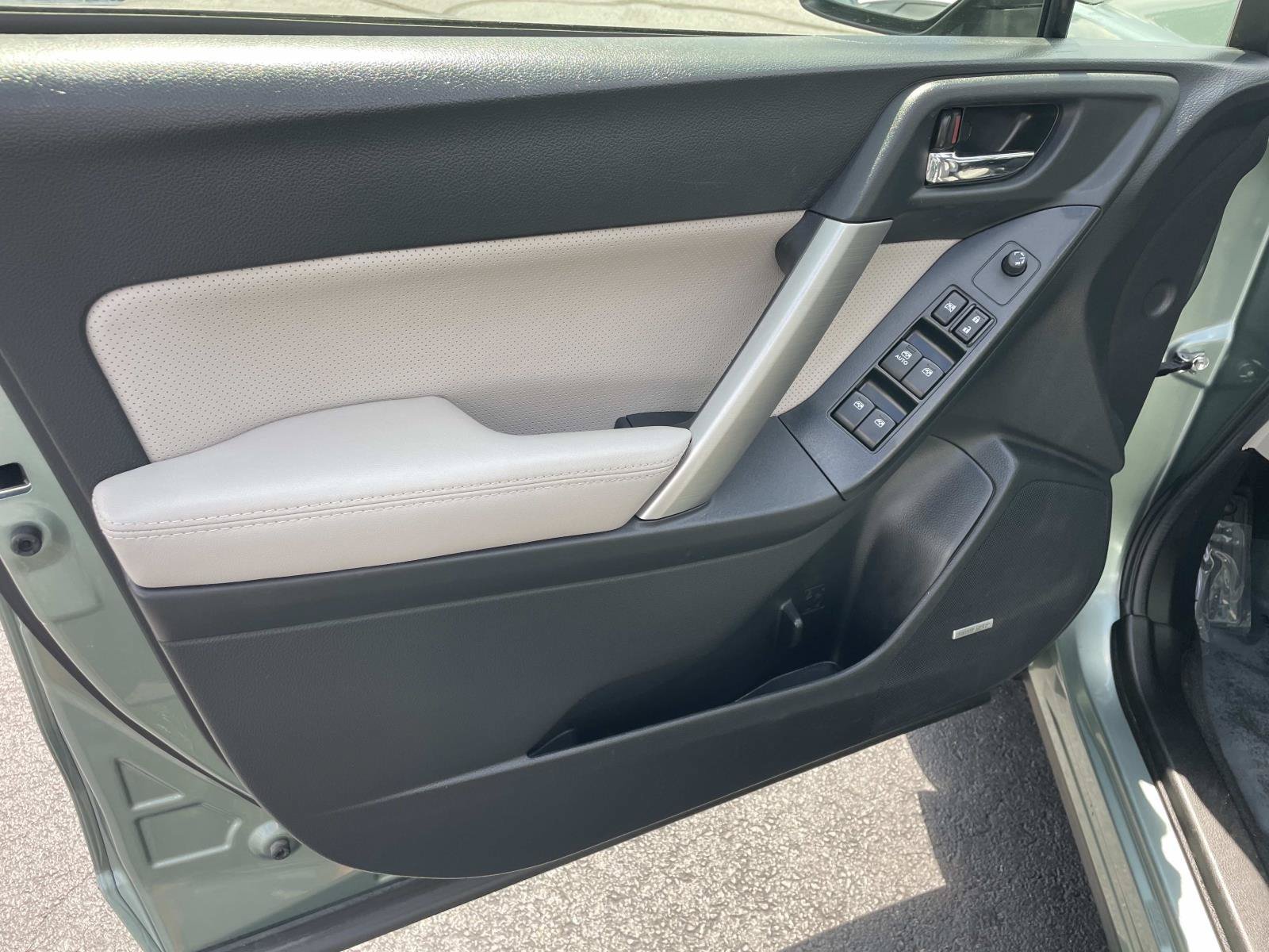 Used 2016 Subaru Forester 2.5i Limited AWD/4WD image 18
