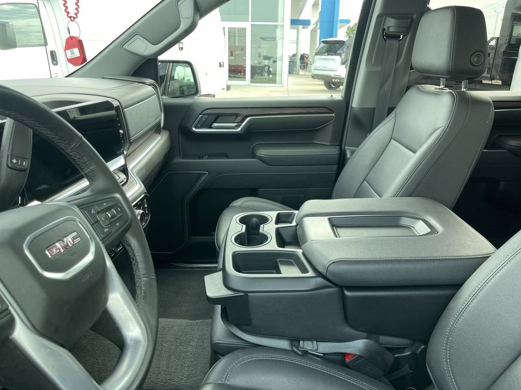 Used 2025 GMC Sierra 1500 SLT AWD/4WD image 4