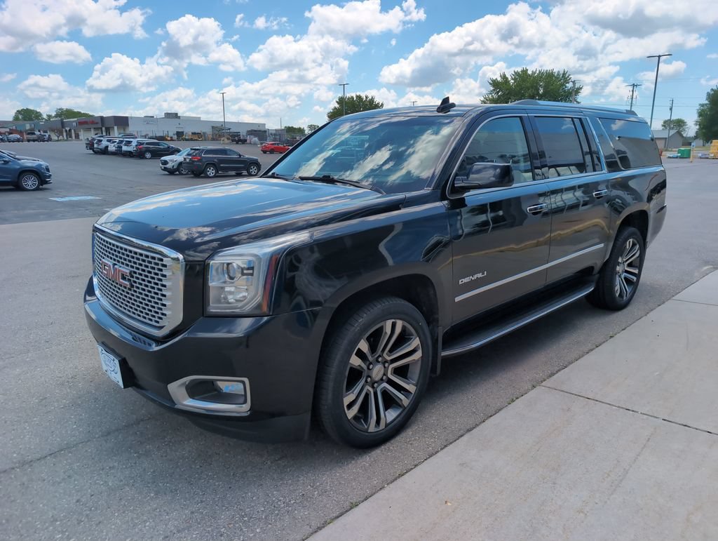 Used 2017 GMC Yukon XL Denali w/ Open Road Package AWD/4WD image 4