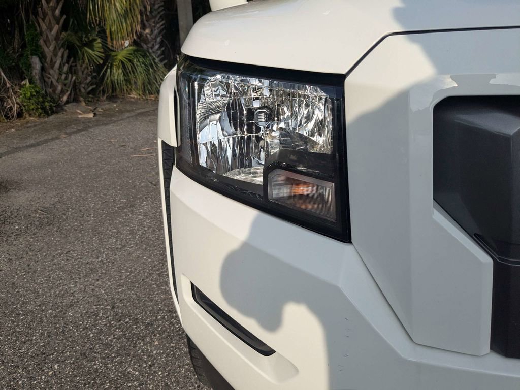 Used 2024 Nissan Frontier SV RWD image 10