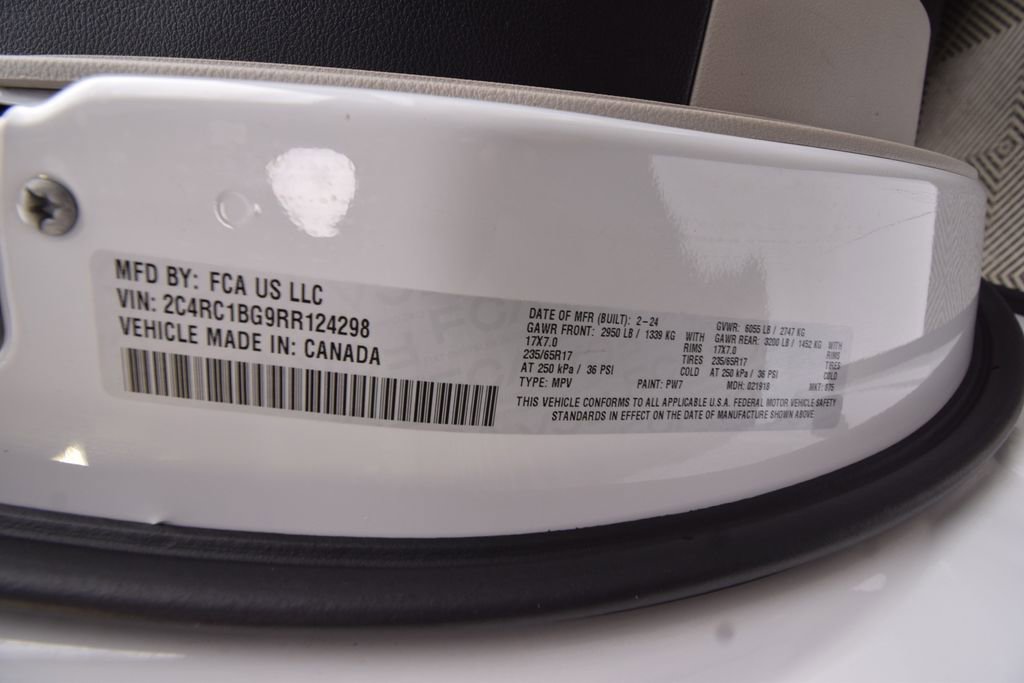 Used 2024 Chrysler Pacifica Touring-L image 26