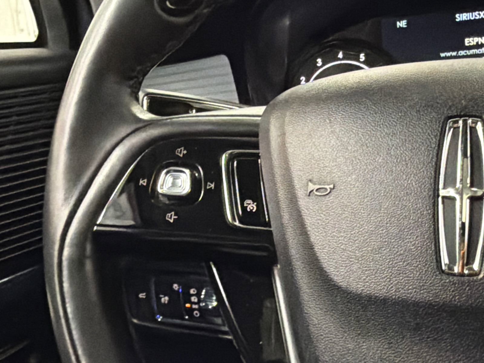 Used 2022 Lincoln Corsair AWD w/ Premium Package image 23