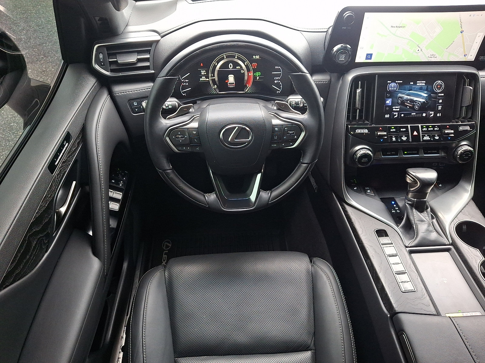 Used 2024 Lexus LX 600 4WD w/ Appearance Package image 9