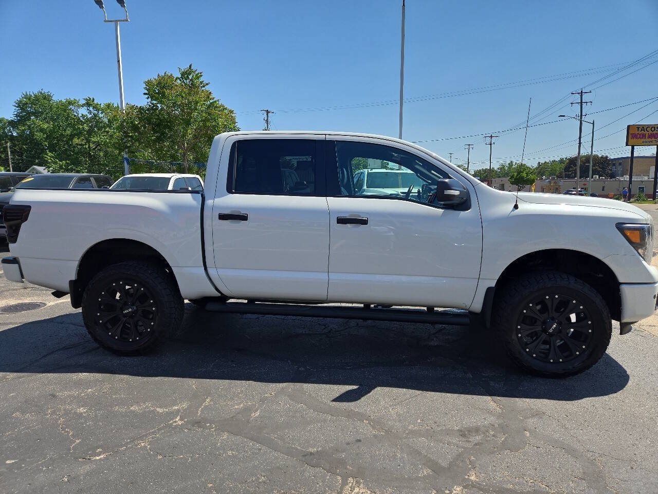 Used 2018 Nissan Titan SL w/ Midnight Edition AWD/4WD image 5