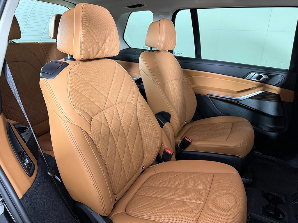 Used 2023 BMW X7 xDrive40i w/ Premium Package image 34
