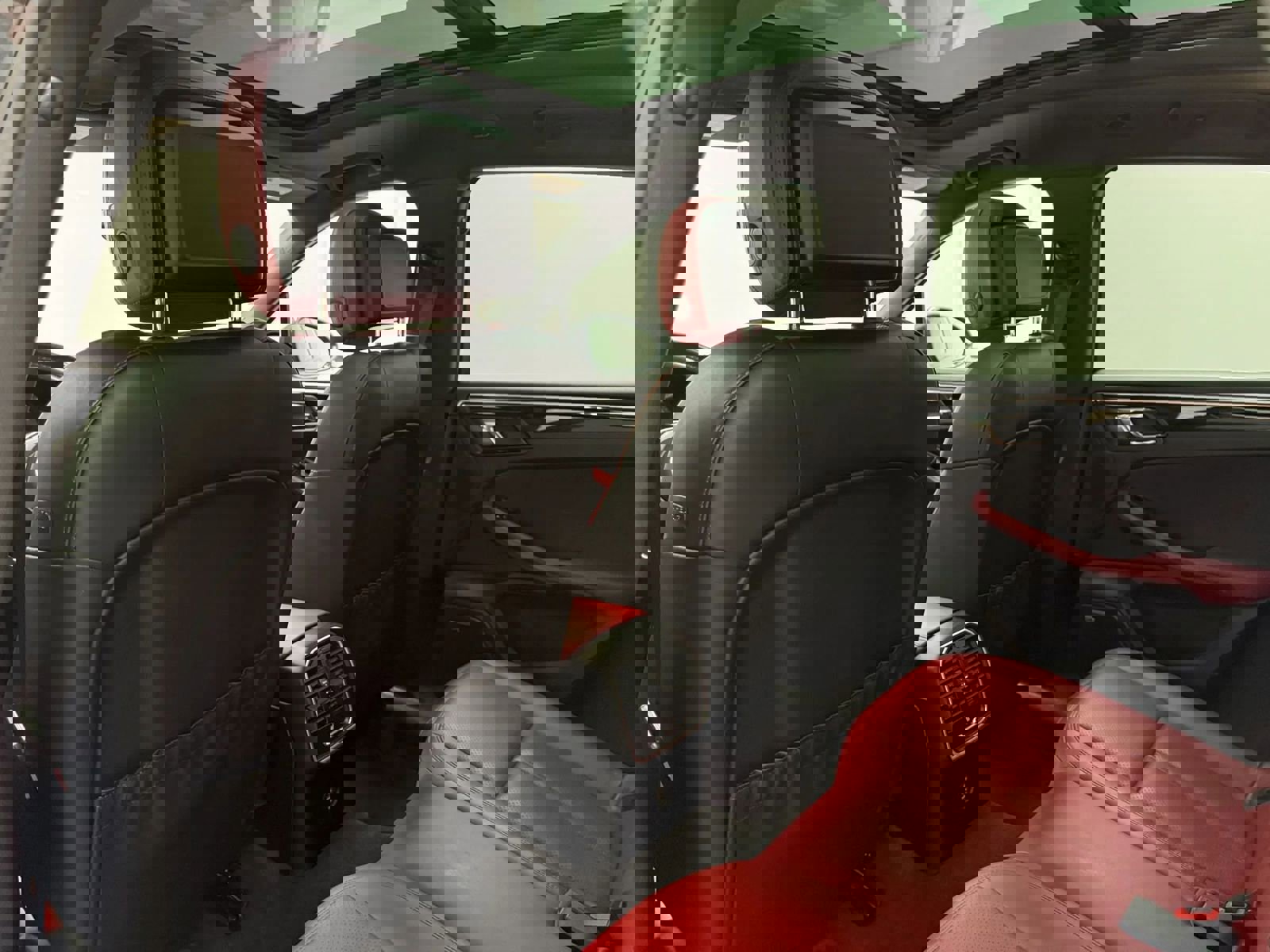 Used 2019 Porsche Macan S w/ Premium Package Plus image 15