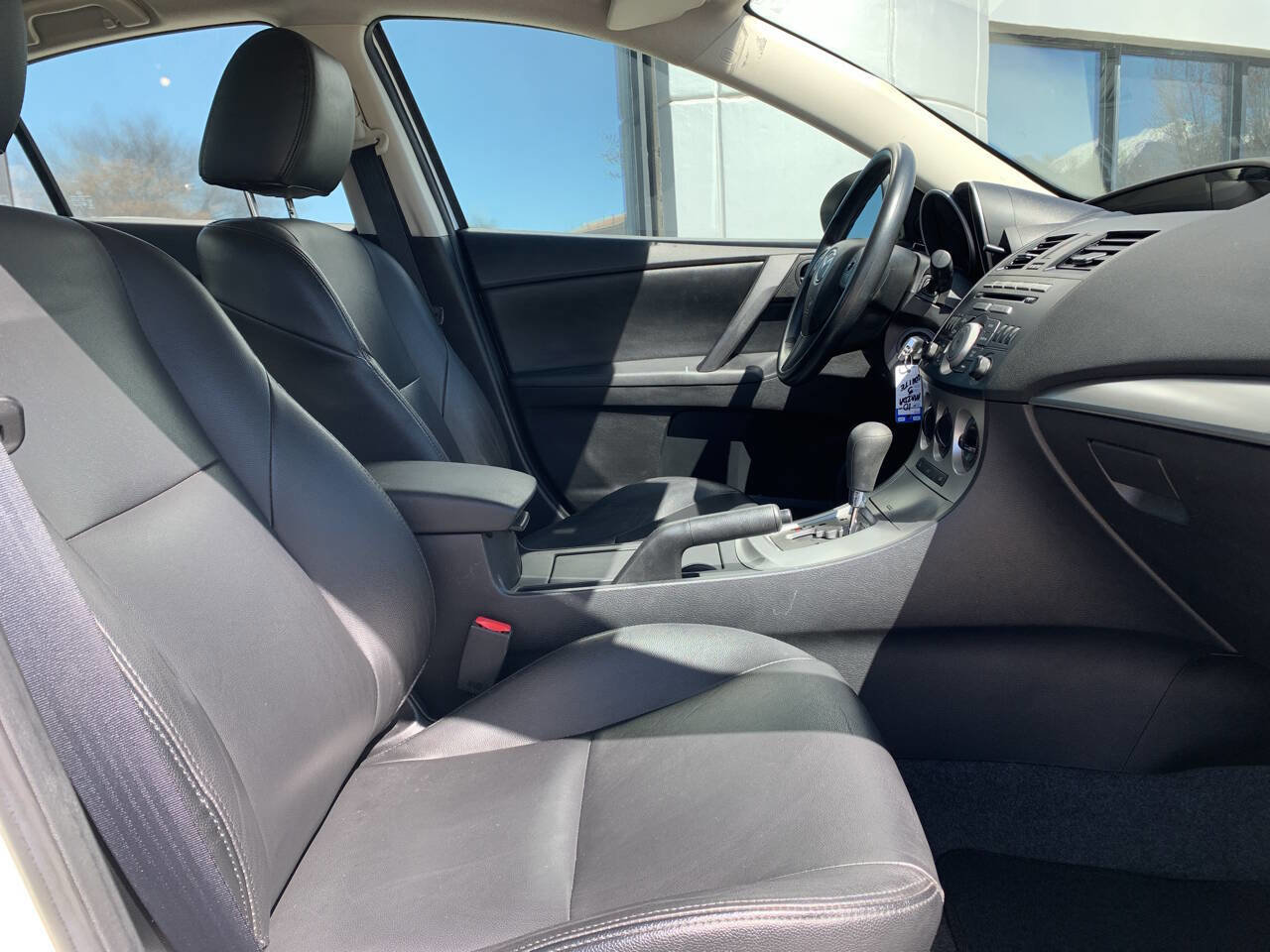 Used 2010 MAZDA MAZDA3 i Touring image 12