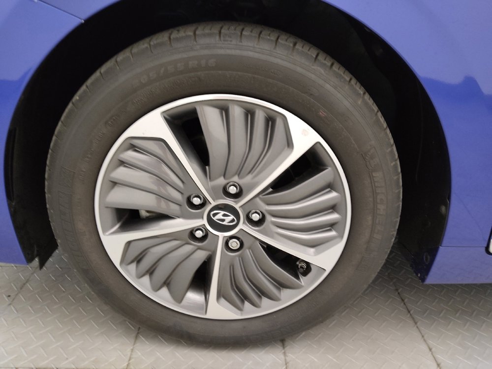 Used 2021 Hyundai Ioniq SE FWD image 31