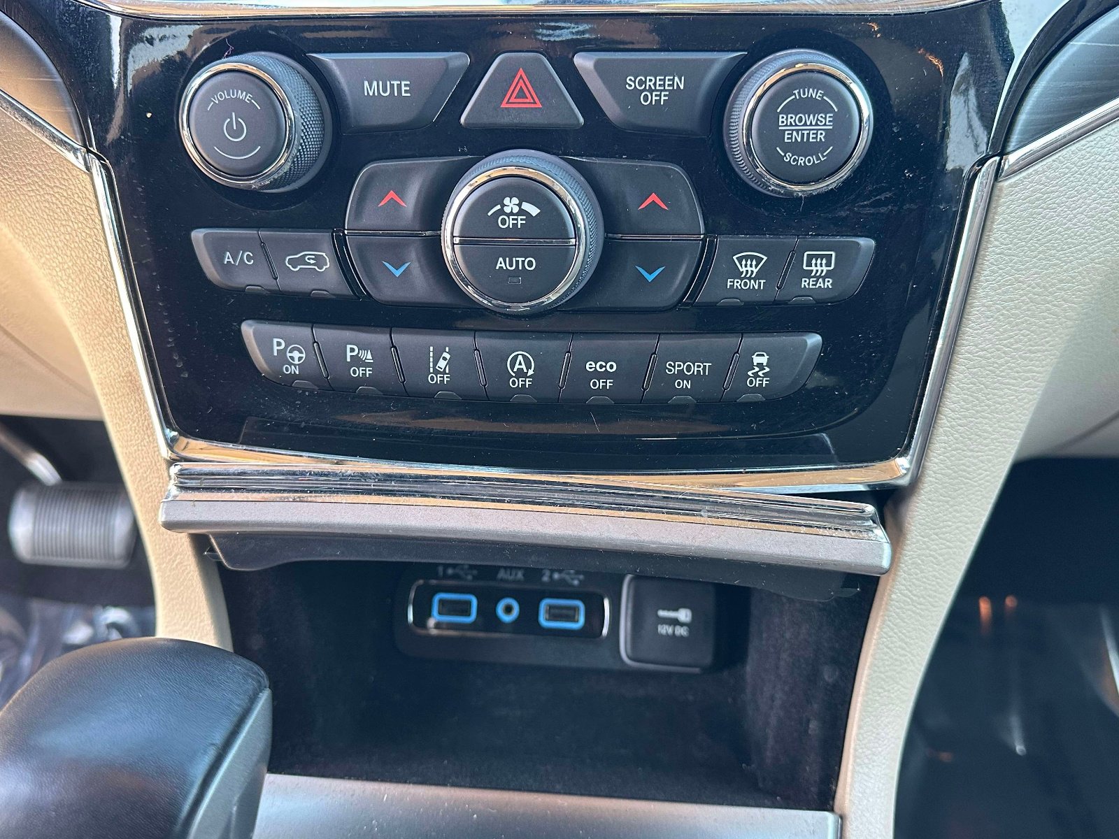 Used 2019 Jeep Grand Cherokee Limited image 13