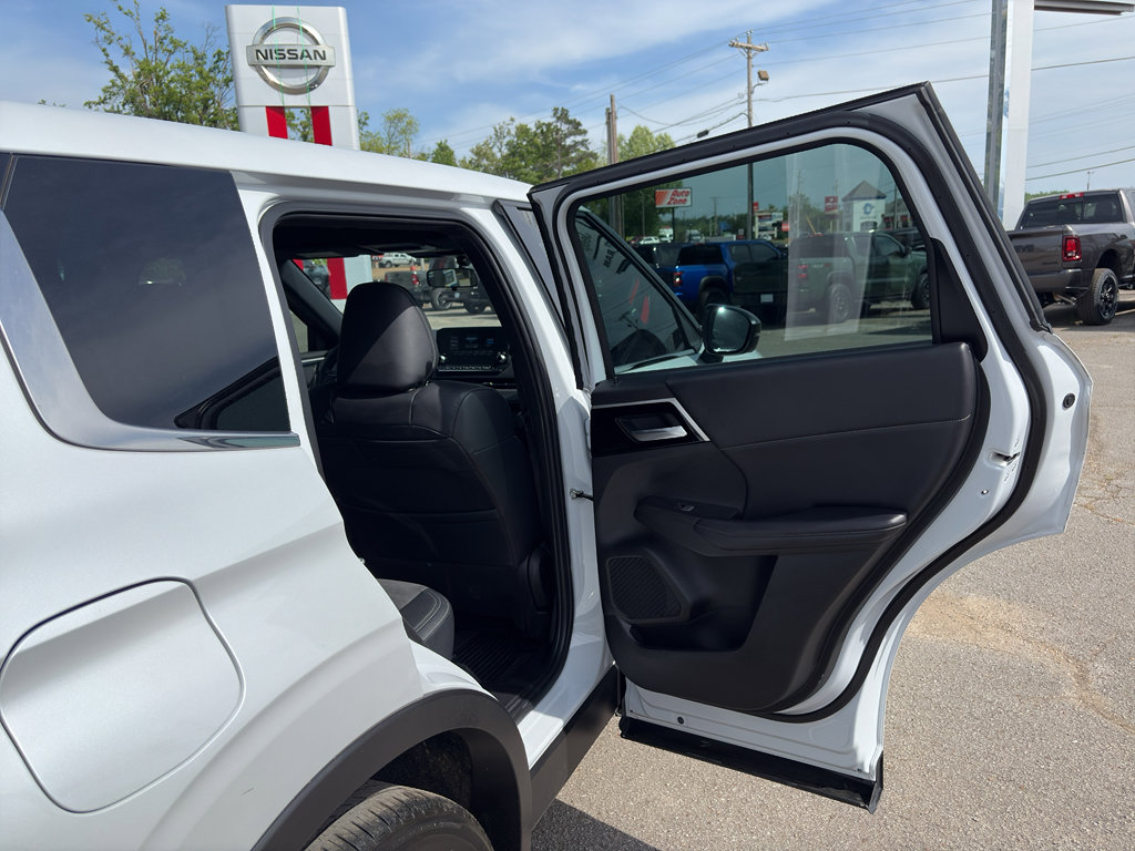 Used 2023 Mitsubishi Outlander SE Black Edition AWD/4WD image 22