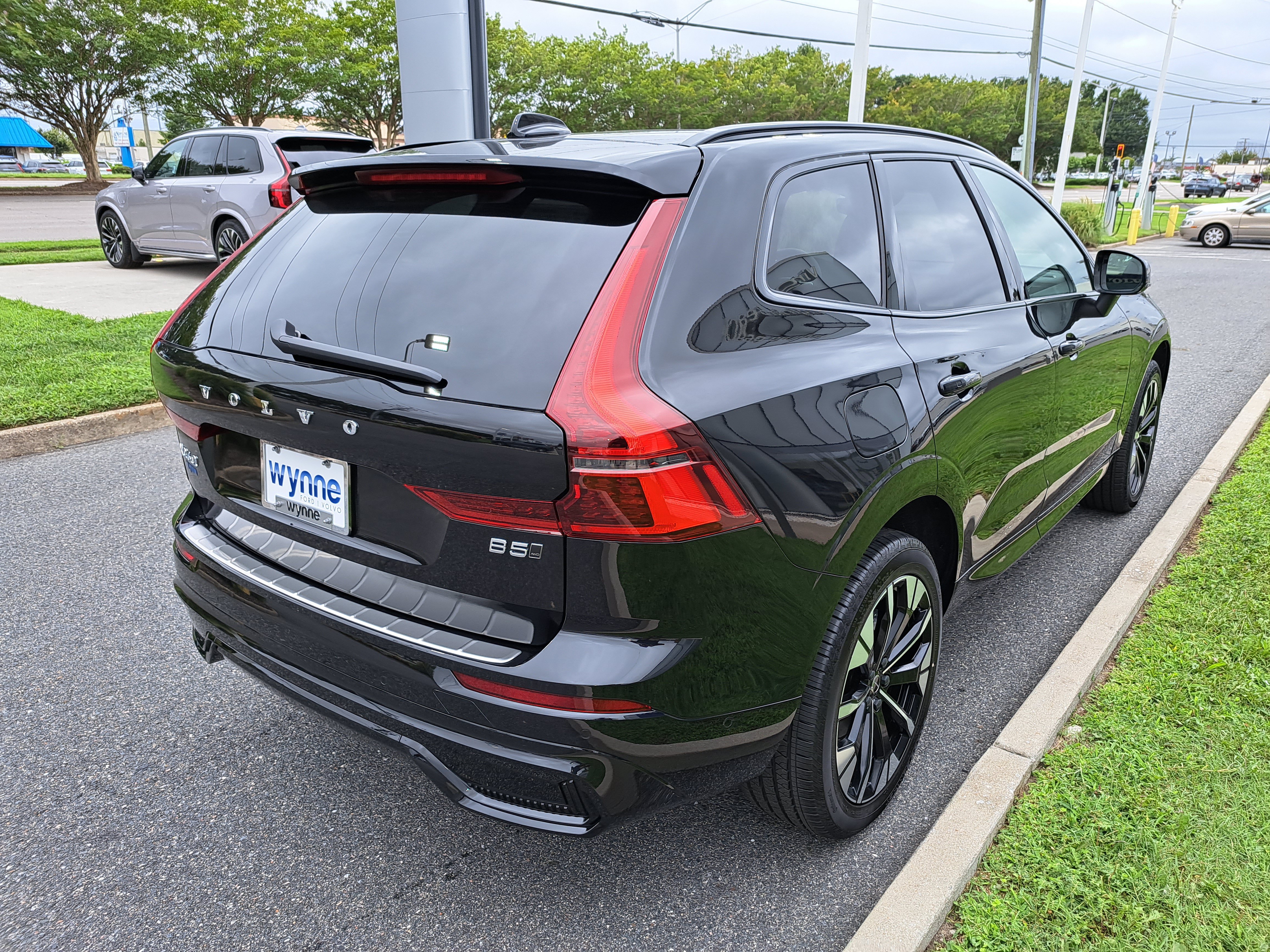 New 2026 Volvo XC60 B5 Plus w/ Protection Package Premier AWD/4WD image 3