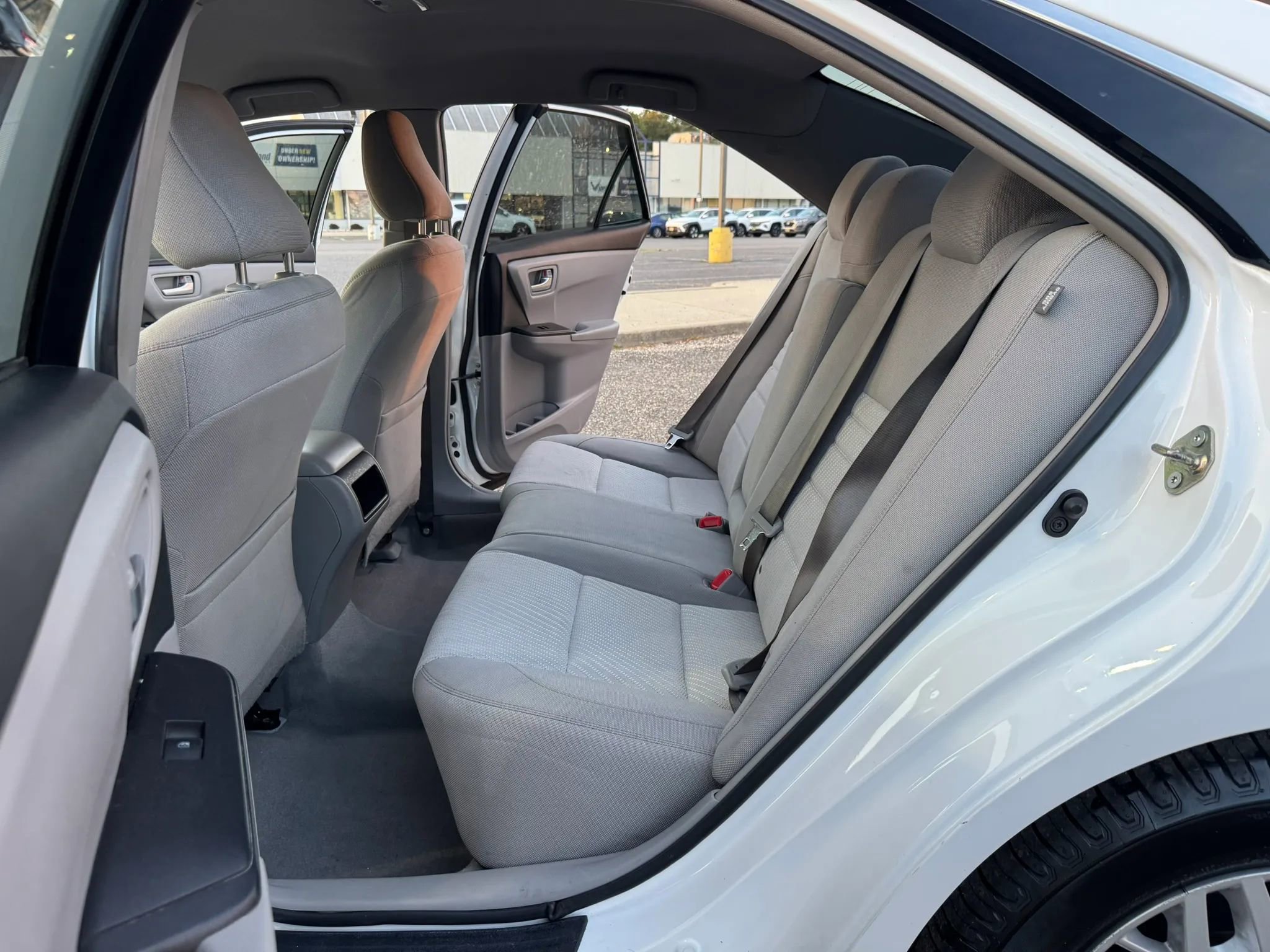 Used 2016 Toyota Camry LE FWD image 11