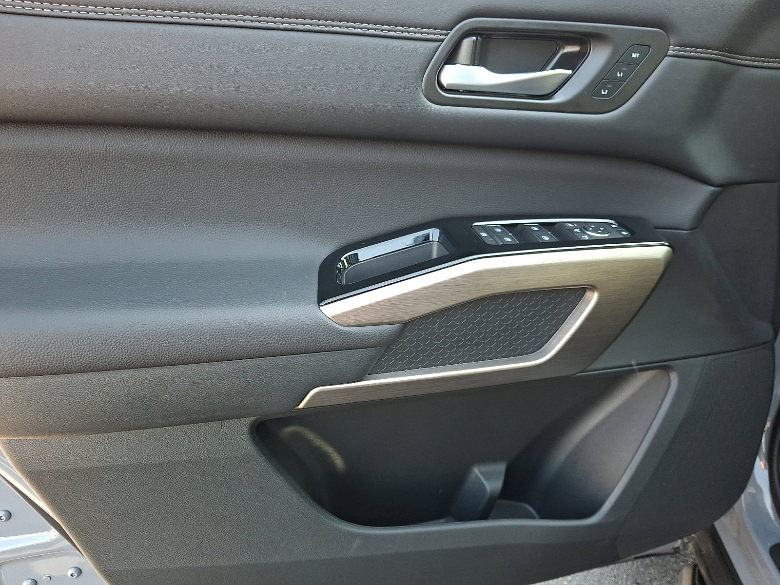 Certified 2025 Nissan Pathfinder Platinum w/ Cargo Package image 12