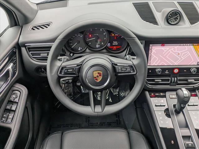 Used 2025 Porsche Macan image 15