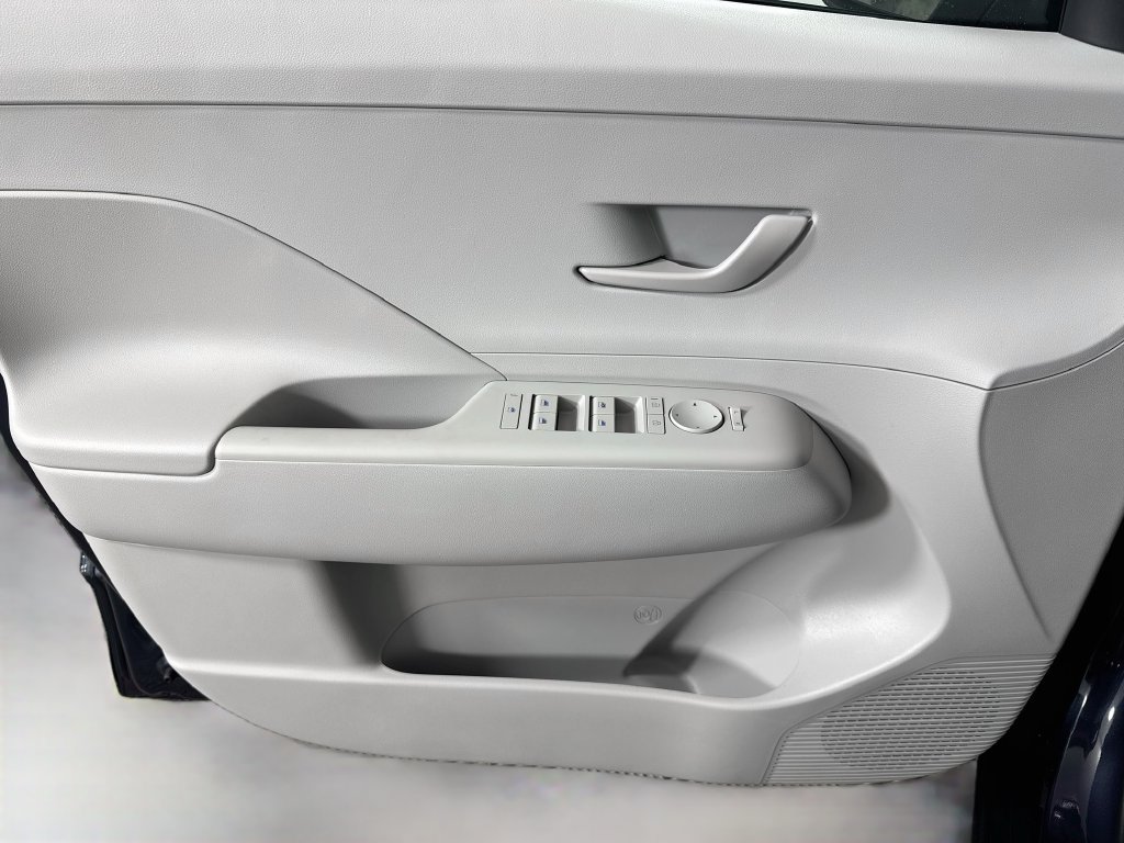 New 2027 Hyundai Kona SE FWD image 12