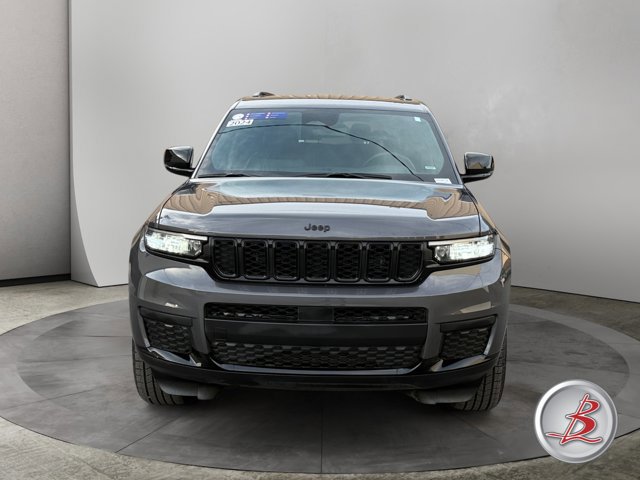 Used 2024 Jeep Grand Cherokee L Laredo image 2