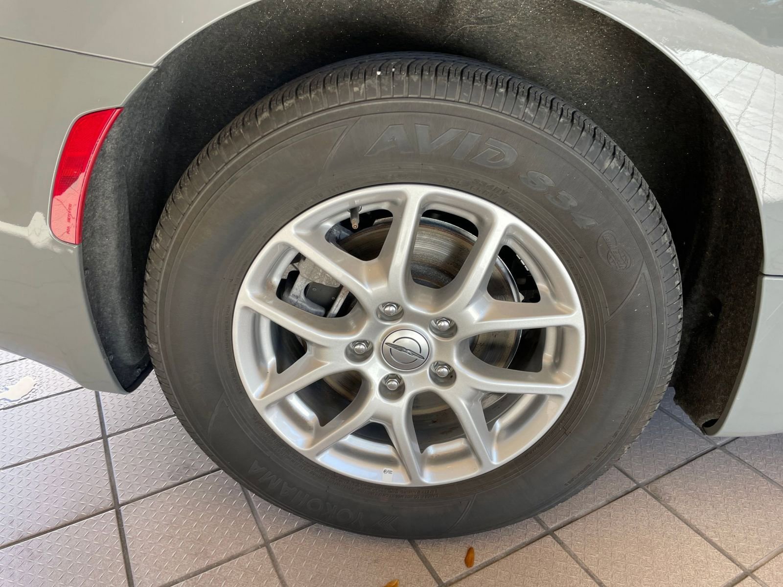 Used 2025 Chrysler Pacifica Select FWD image 32