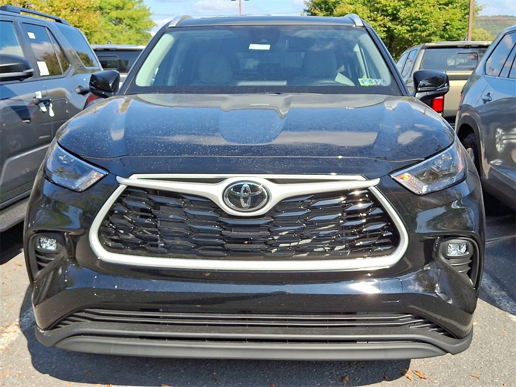 New 2025 Toyota Highlander XLE image 2