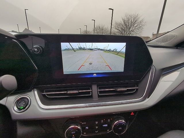 Used 2025 Chevrolet Trax LT w/ LT Convenience Package image 23