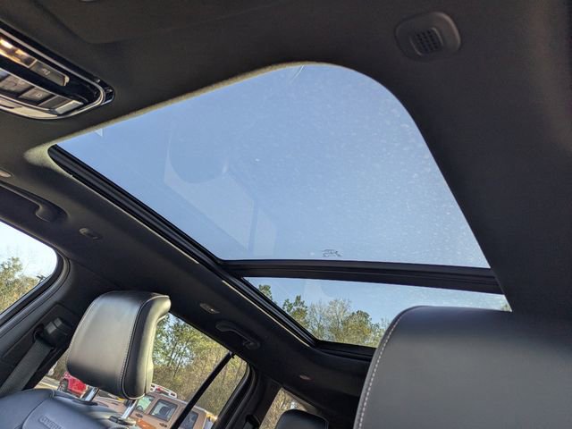 Used 2022 Jeep Grand Cherokee Overland w/ Luxury Tech Group IV image 24