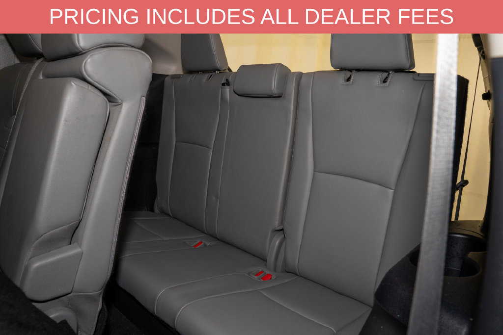 Used 2022 Toyota Highlander XLE AWD/4WD image 7